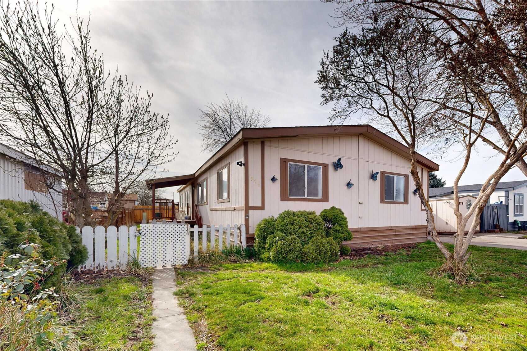 976 NE Dawson Avenue , College Place, WA 99324