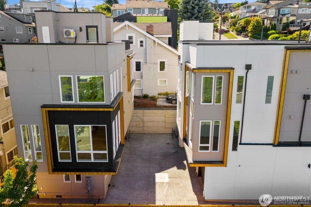 2409 W Boston Street #A, Seattle, WA 98199