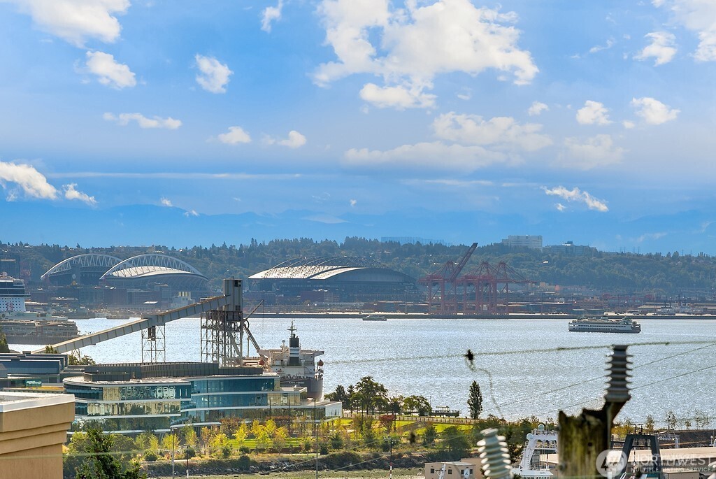 2409 W Boston Street #A, Seattle, WA 98199