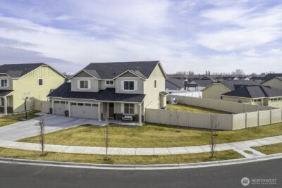739 N Doumit Drive , Moses Lake, WA 98837 - Photo 2