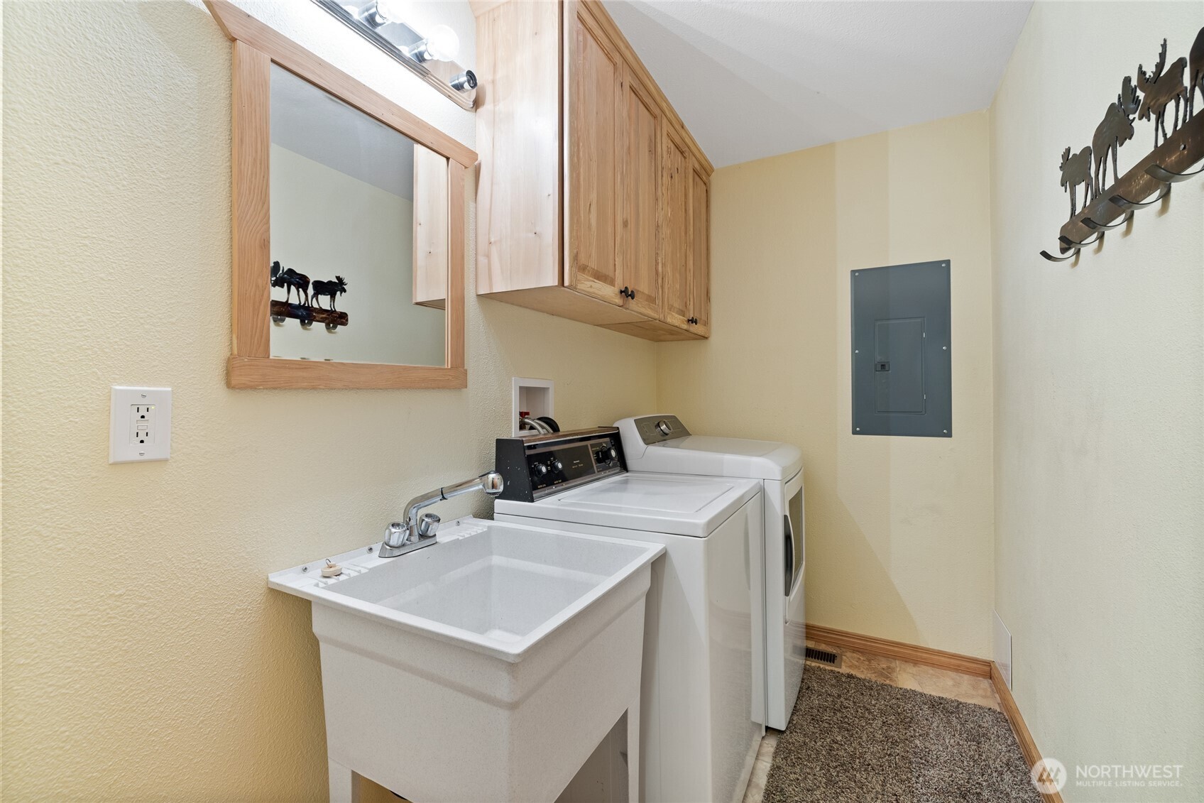 214 Paradise Dr , Ashford, WA 98304