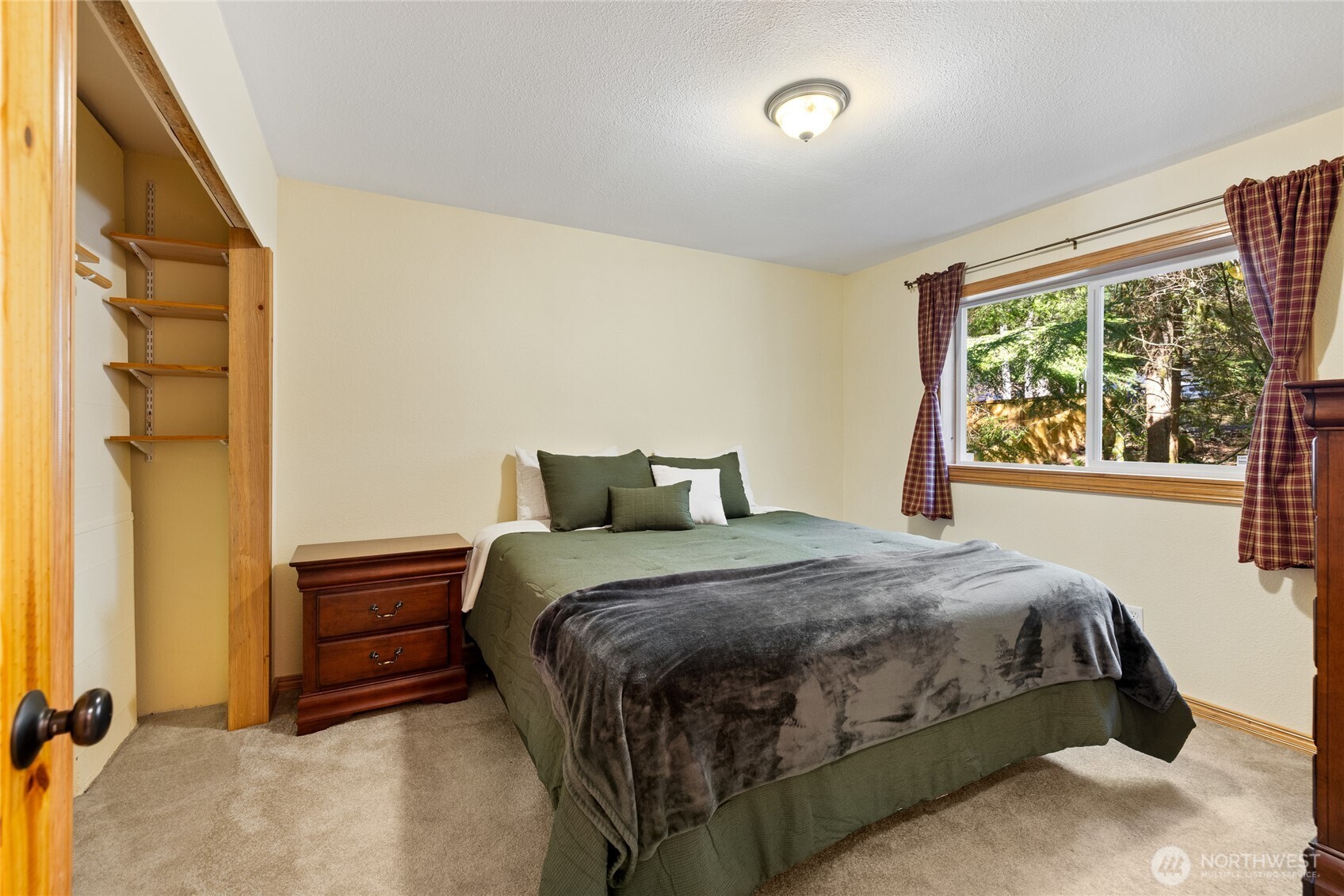 214 Paradise Dr , Ashford, WA 98304