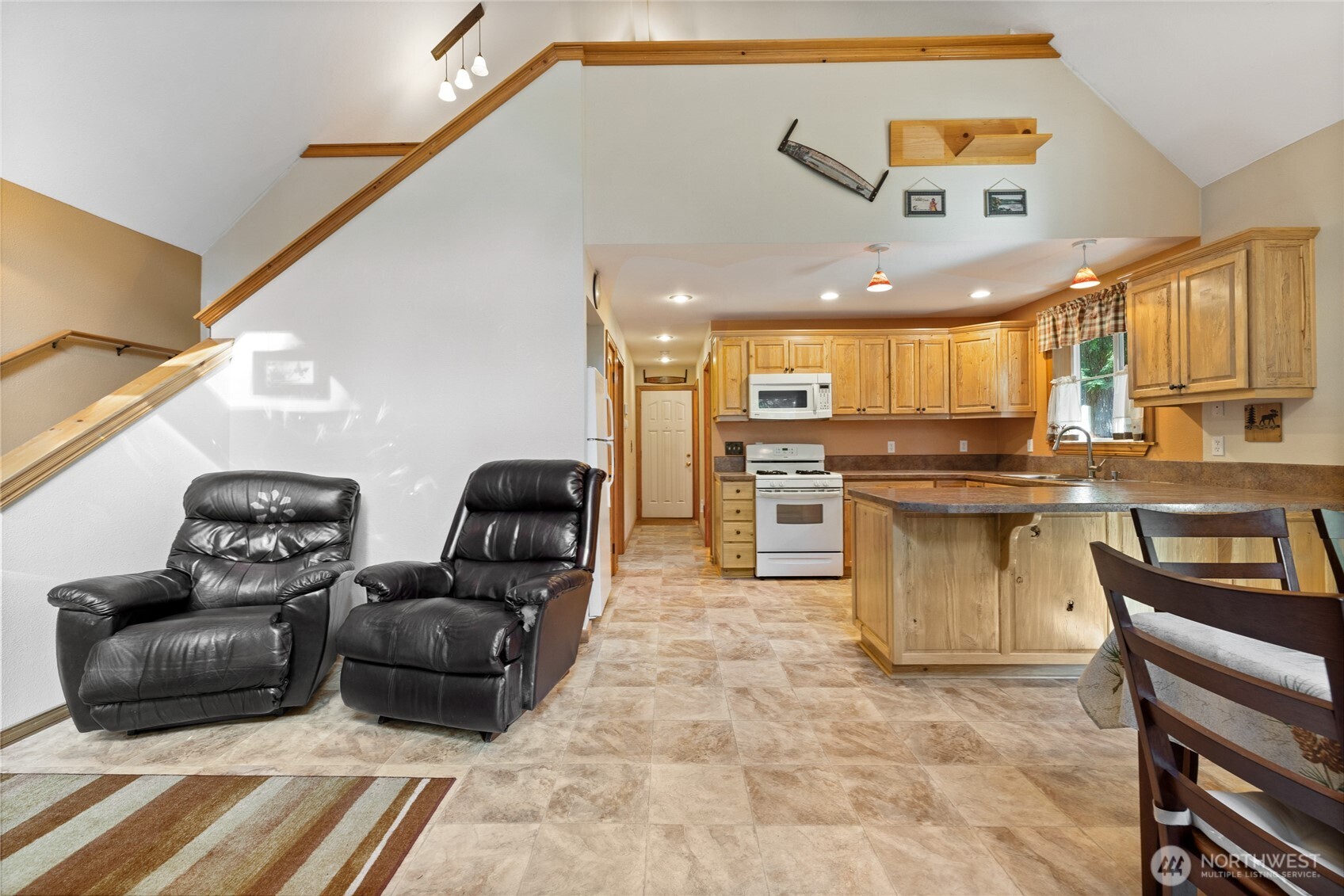 214 Paradise Dr , Ashford, WA 98304