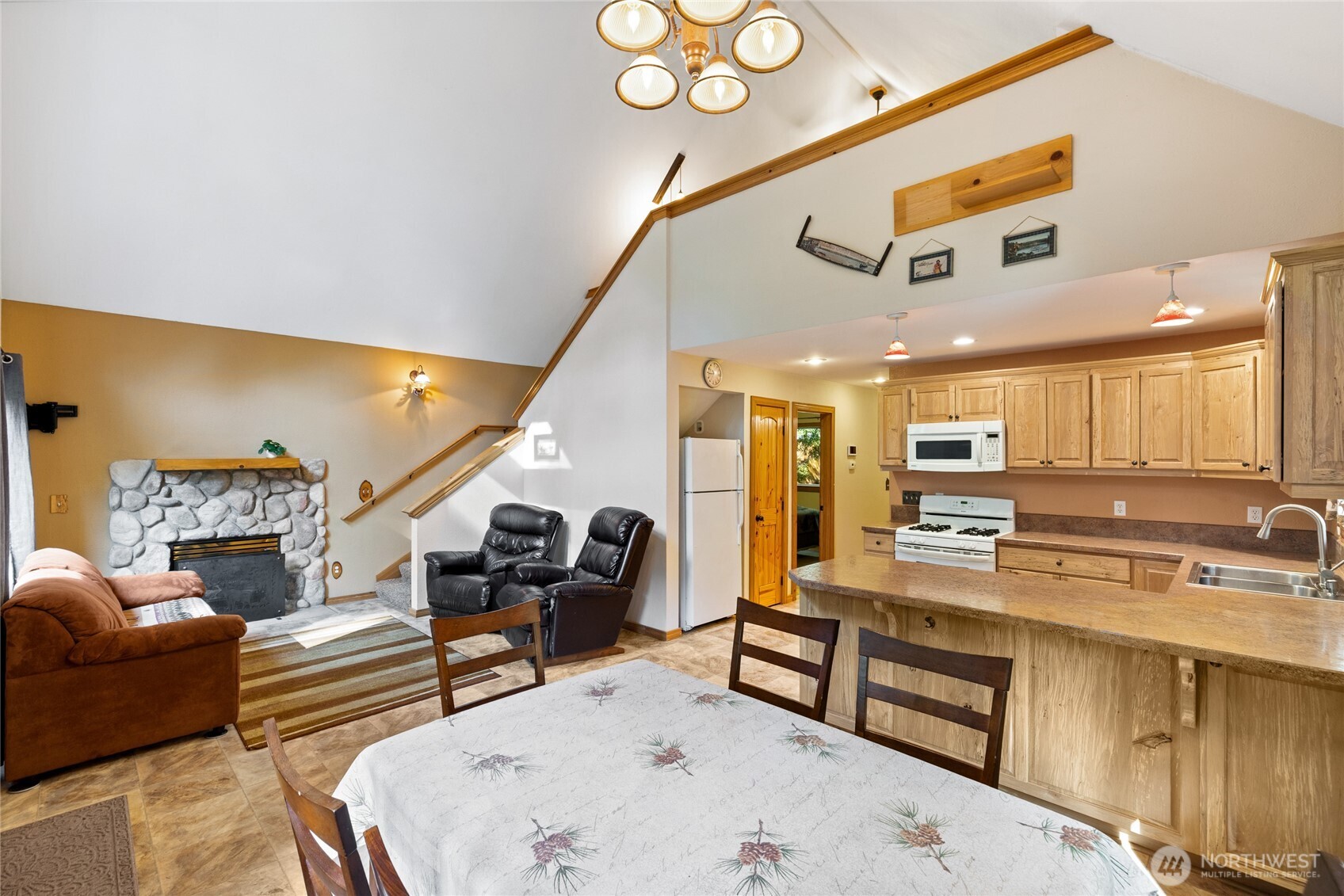 214 Paradise Dr , Ashford, WA 98304