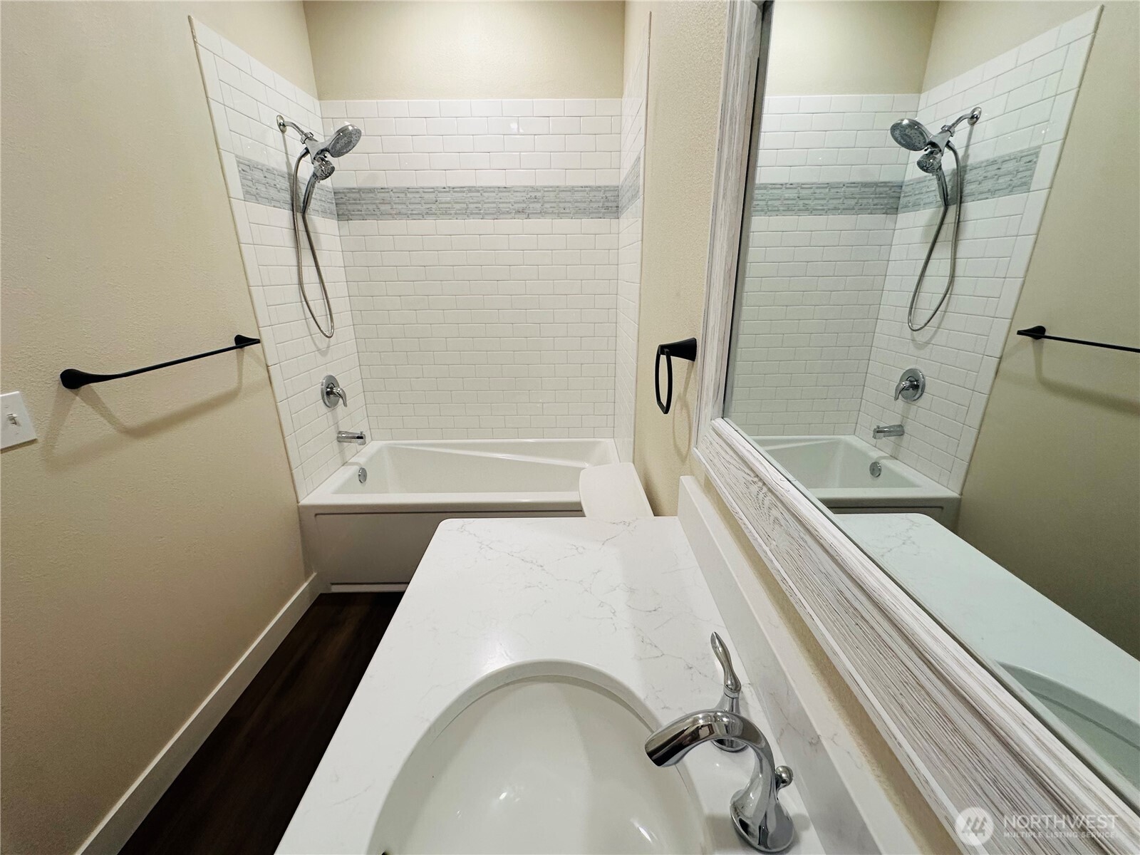 21 E Eastwood Lane , Union, WA 98592-1804