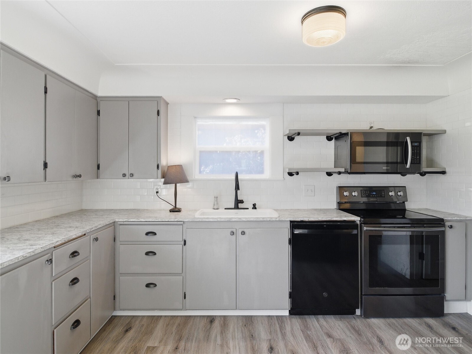 2016 Dickinson Avenue NW, Olympia, WA 98502