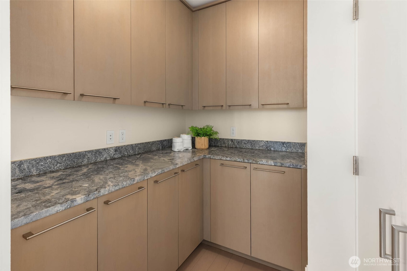 1521 2nd Avenue #1400, Seattle, WA 98101