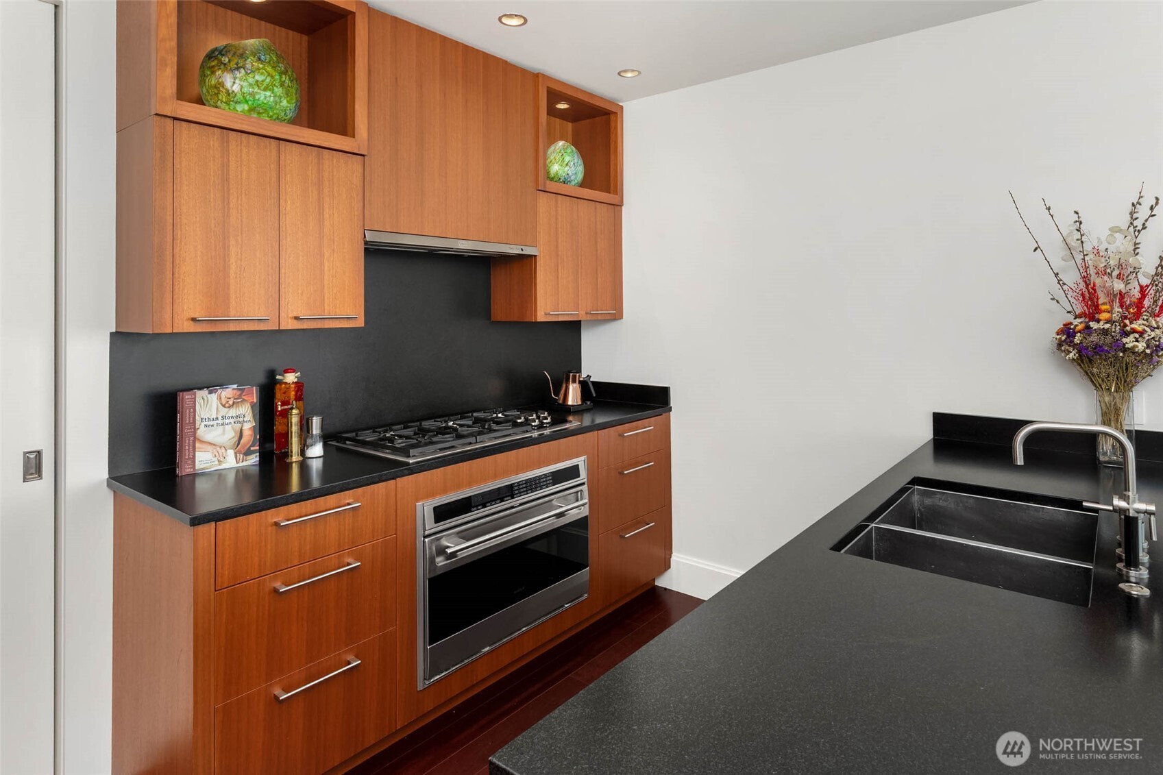 1521 2nd Avenue #2004, Seattle, WA 98101