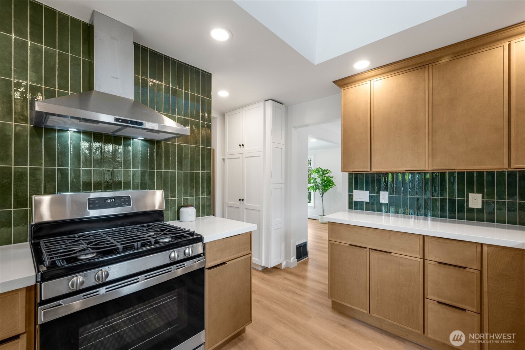 10723 Densmore Avenue N, Seattle, WA 98133-8943