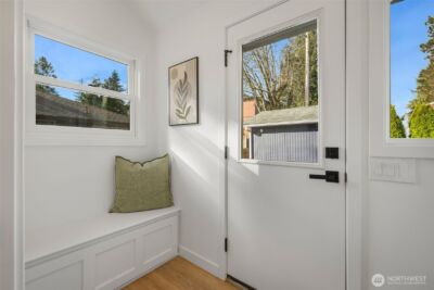 10723 Densmore Avenue N, Seattle, WA 98133-8943 - Photo 12