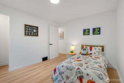 10723 Densmore Avenue N, Seattle, WA 98133-8943 - Photo 16