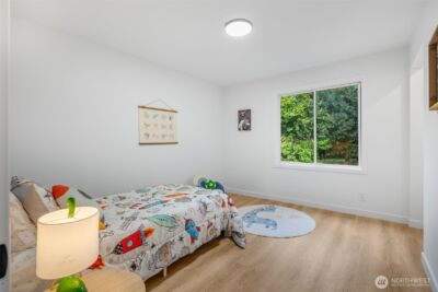 10723 Densmore Avenue N, Seattle, WA 98133-8943 - Photo 17