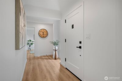 10723 Densmore Avenue N, Seattle, WA 98133-8943 - Photo 2