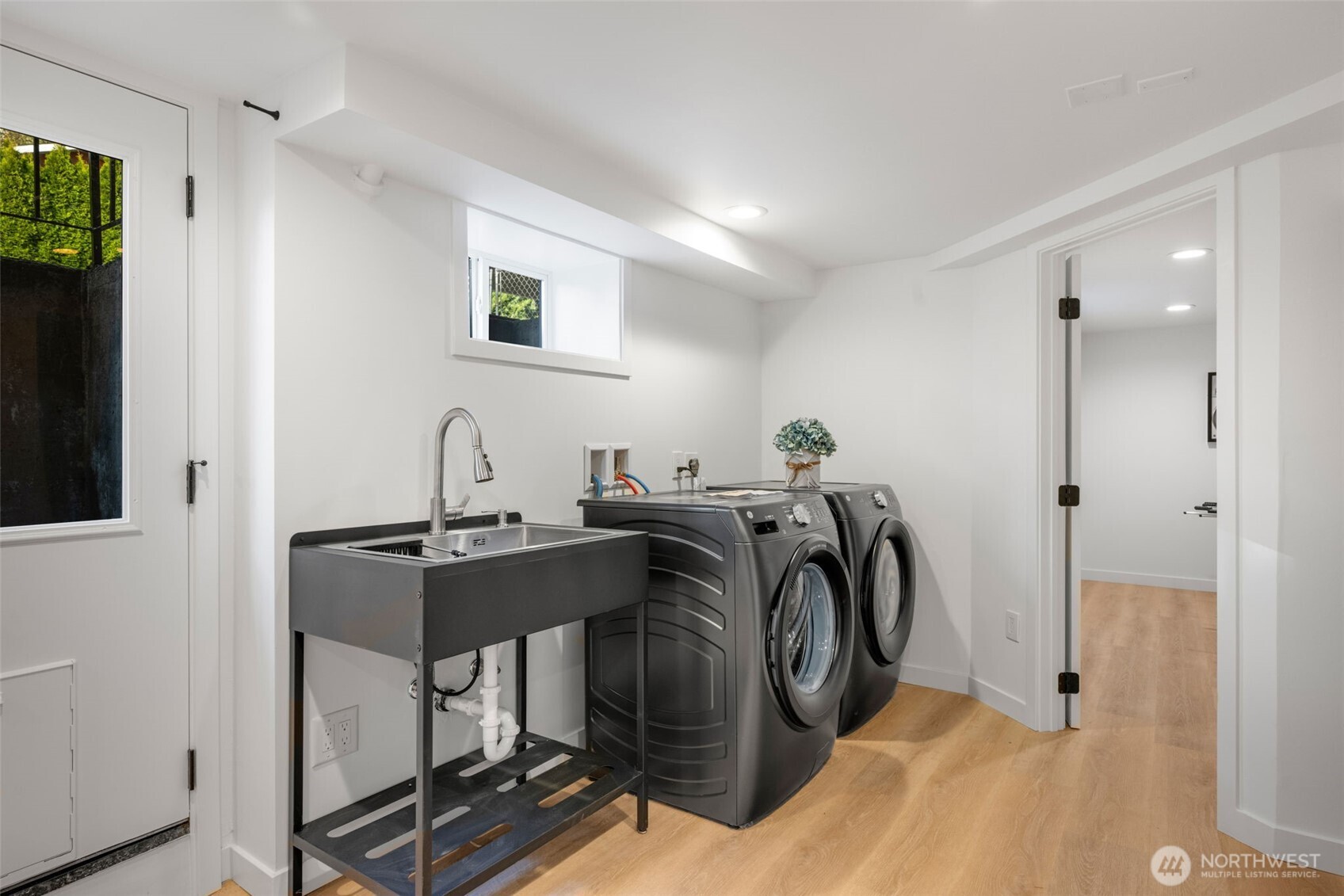 10723 Densmore Avenue N, Seattle, WA 98133-8943