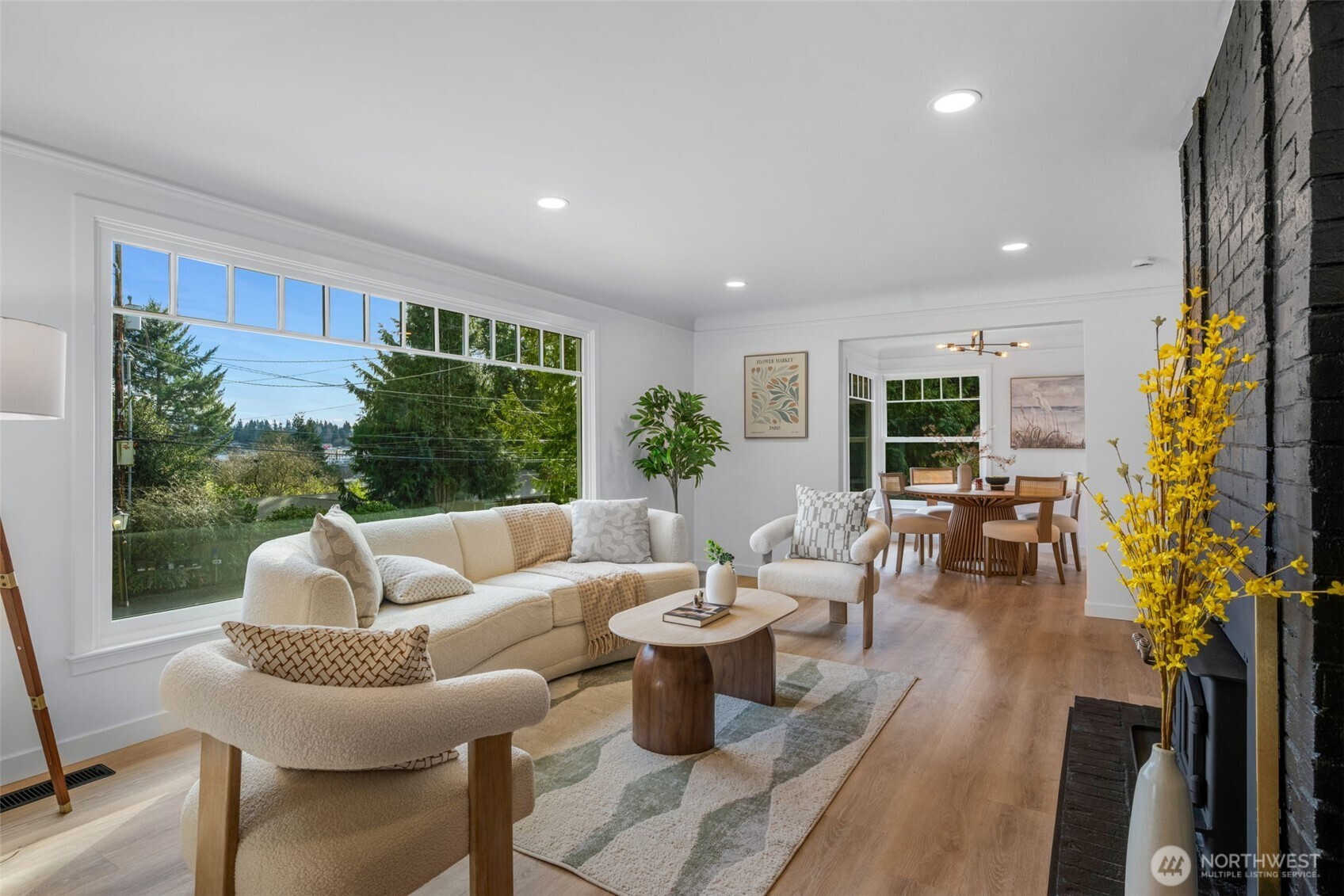 10723 Densmore Avenue N, Seattle, WA 98133-8943