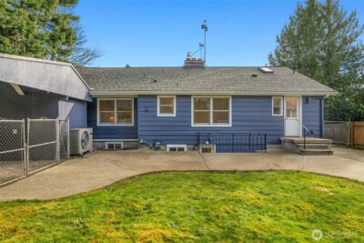 10723 Densmore Avenue N, Seattle, WA 98133-8943 - Photo 36