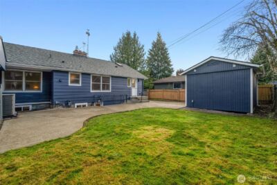 10723 Densmore Avenue N, Seattle, WA 98133-8943 - Photo 39