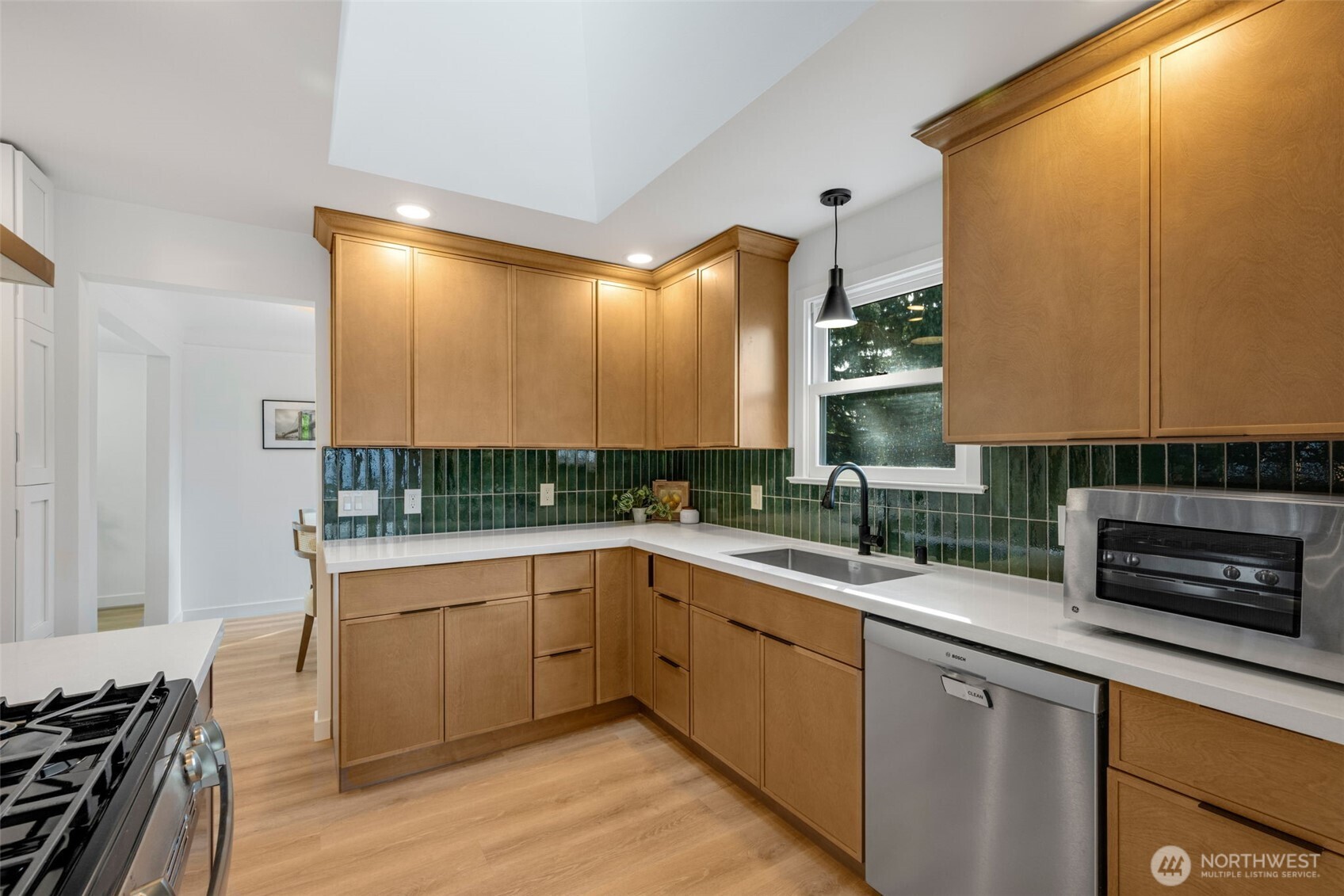 10723 Densmore Avenue N, Seattle, WA 98133-8943