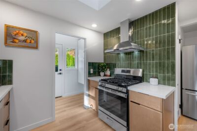 10723 Densmore Avenue N, Seattle, WA 98133-8943 - Photo 10