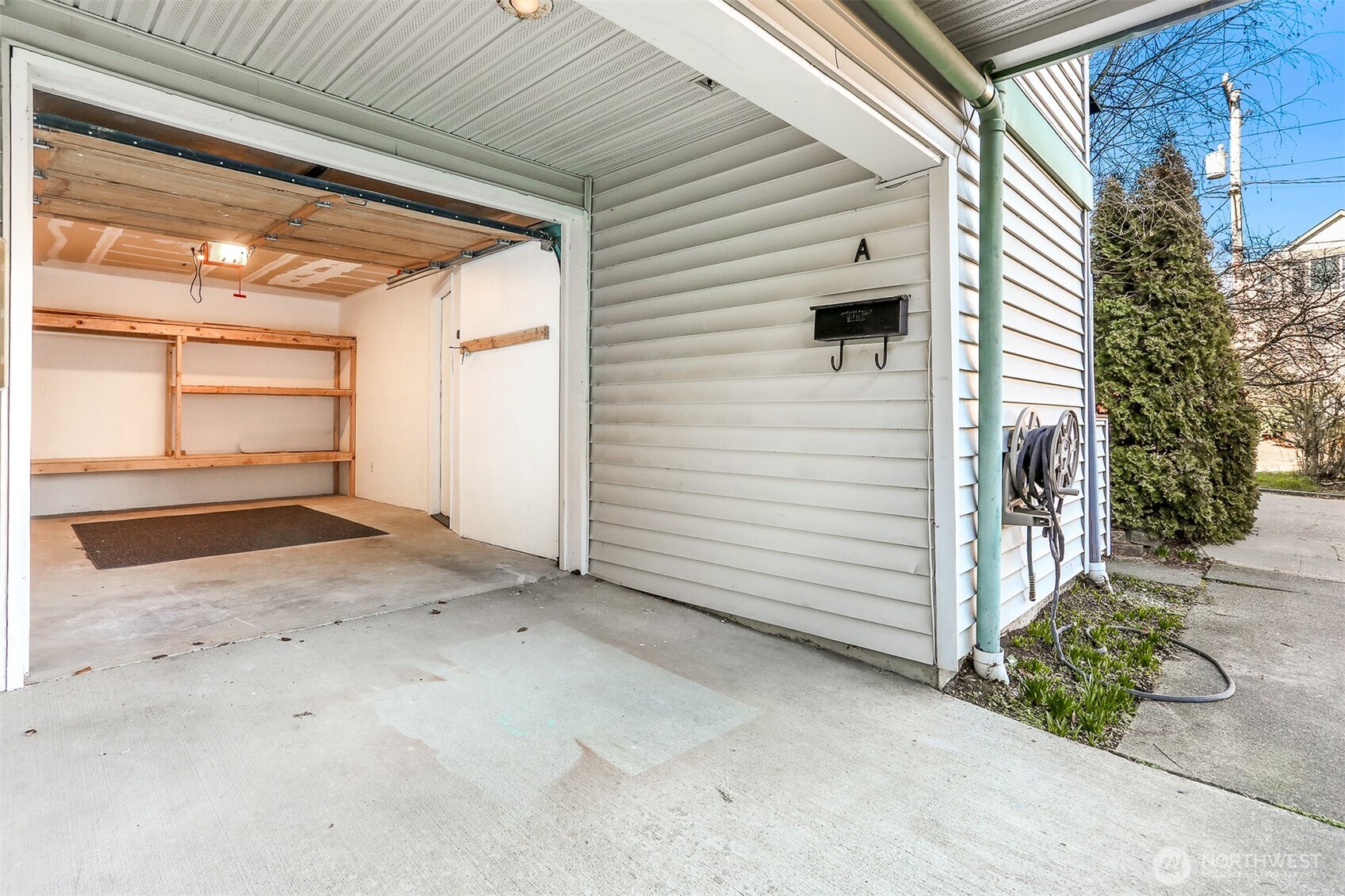 407 N 49th Street #A, Seattle, WA 98103