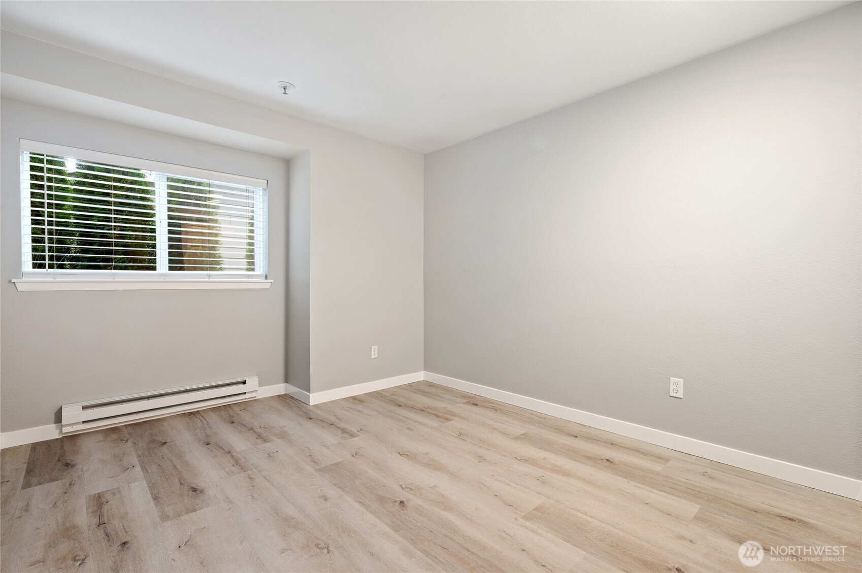 12618 109th Court NE #H101, Kirkland, WA 98034