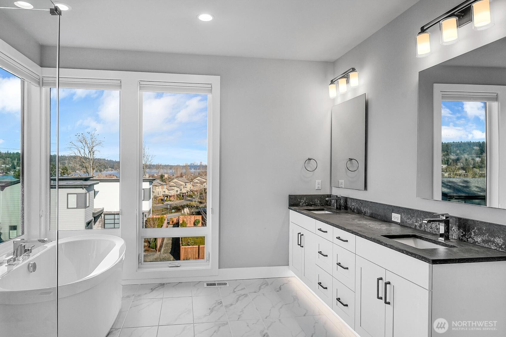 1113 N 39th Court , Renton, WA 98056