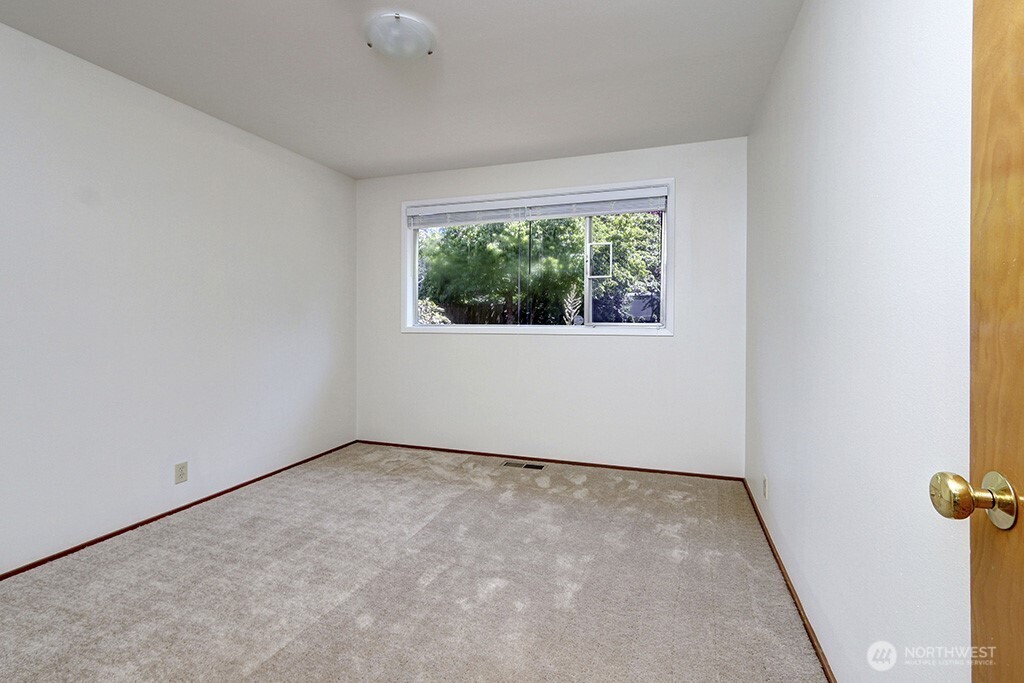 26 6th Street S, Kirkland, WA 98033