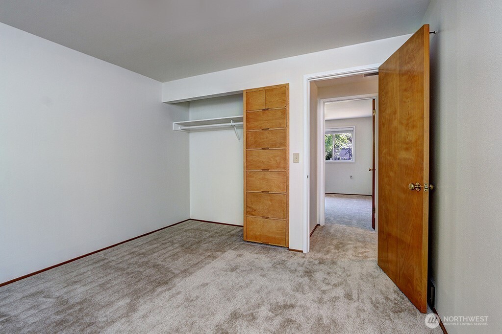 26 6th Street S, Kirkland, WA 98033