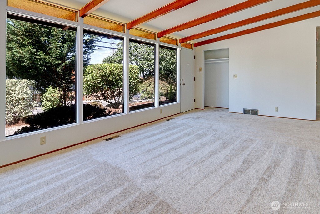 26 6th Street S, Kirkland, WA 98033