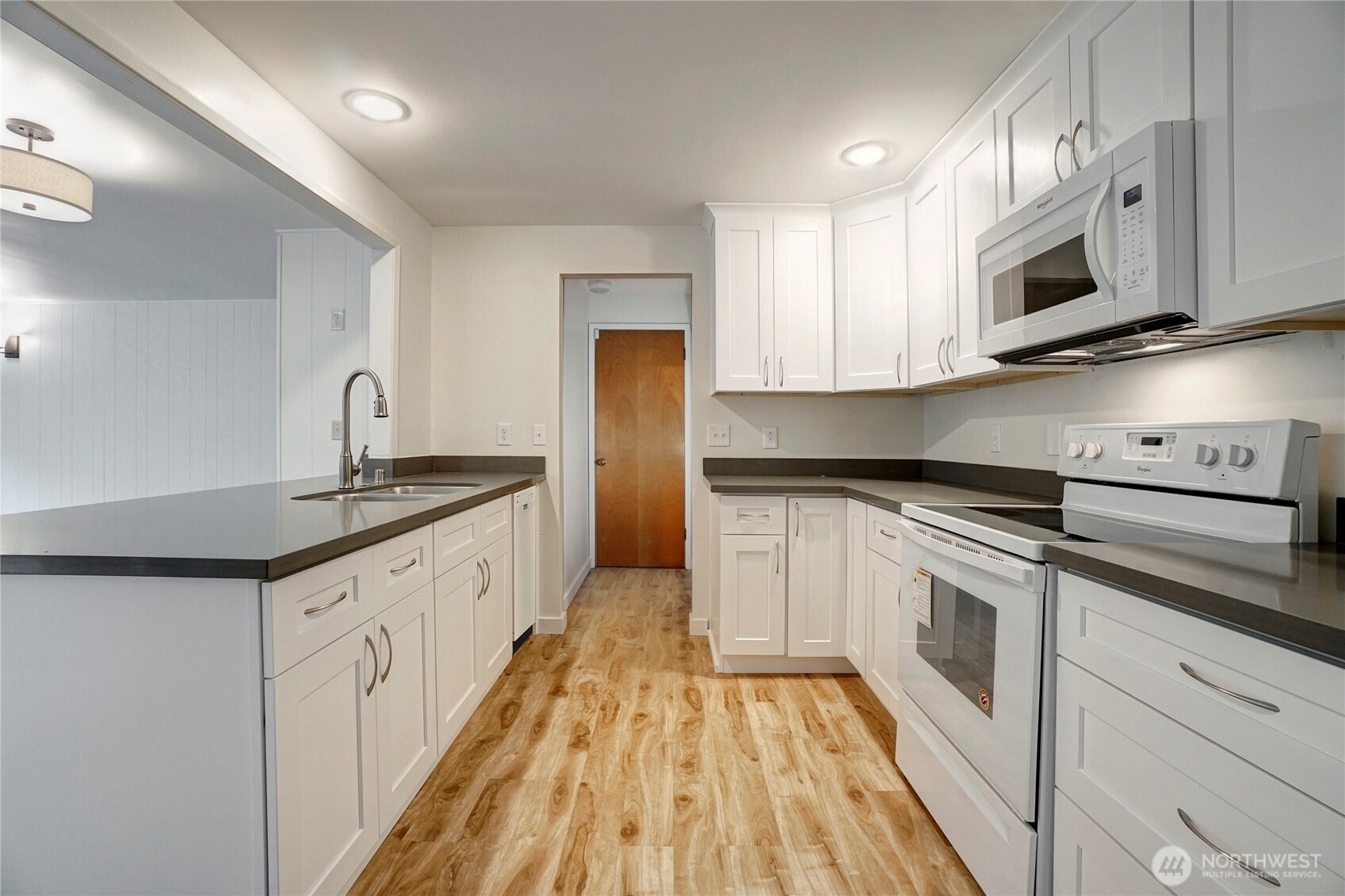 26 6th Street S, Kirkland, WA 98033