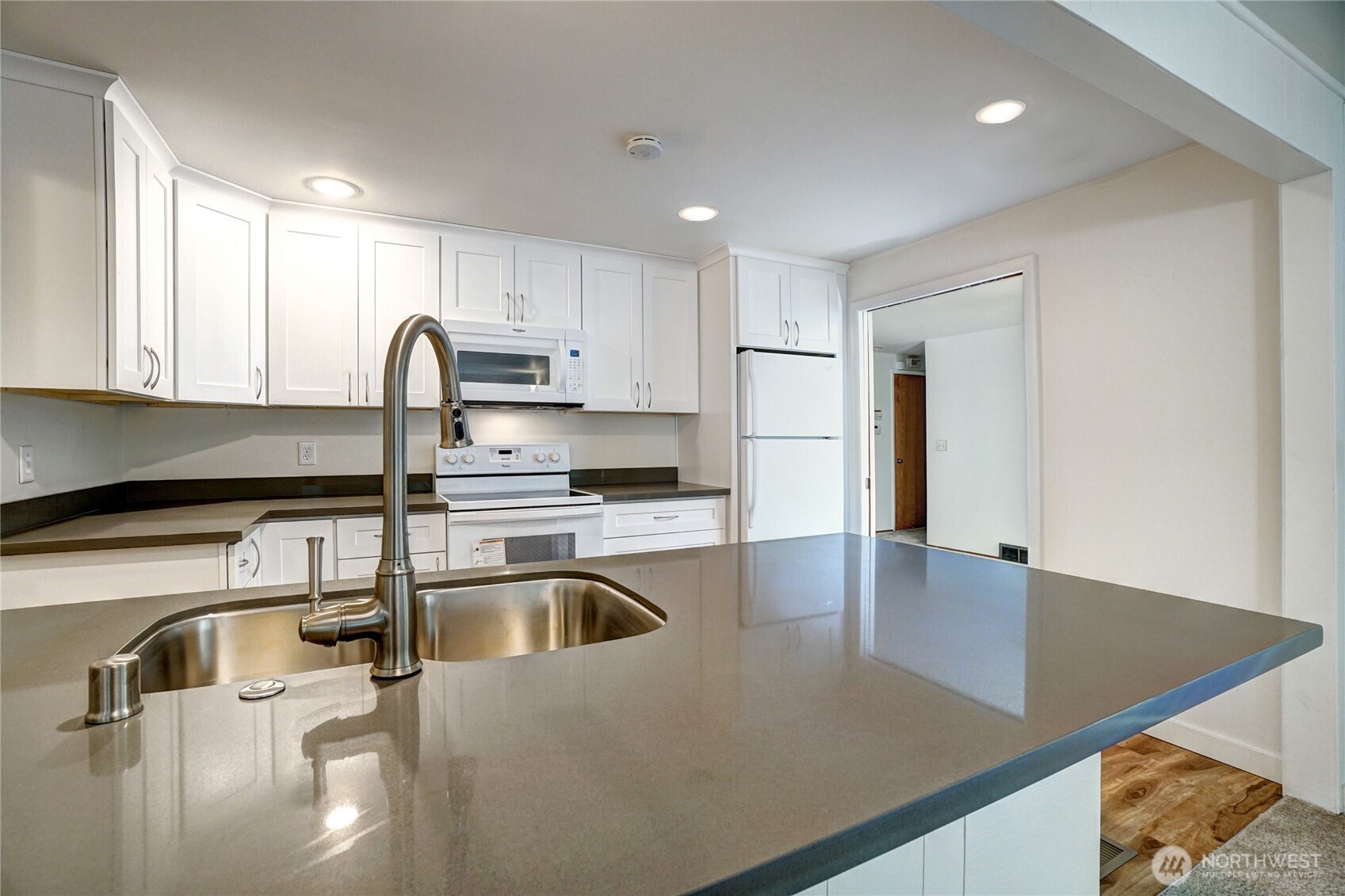 26 6th Street S, Kirkland, WA 98033