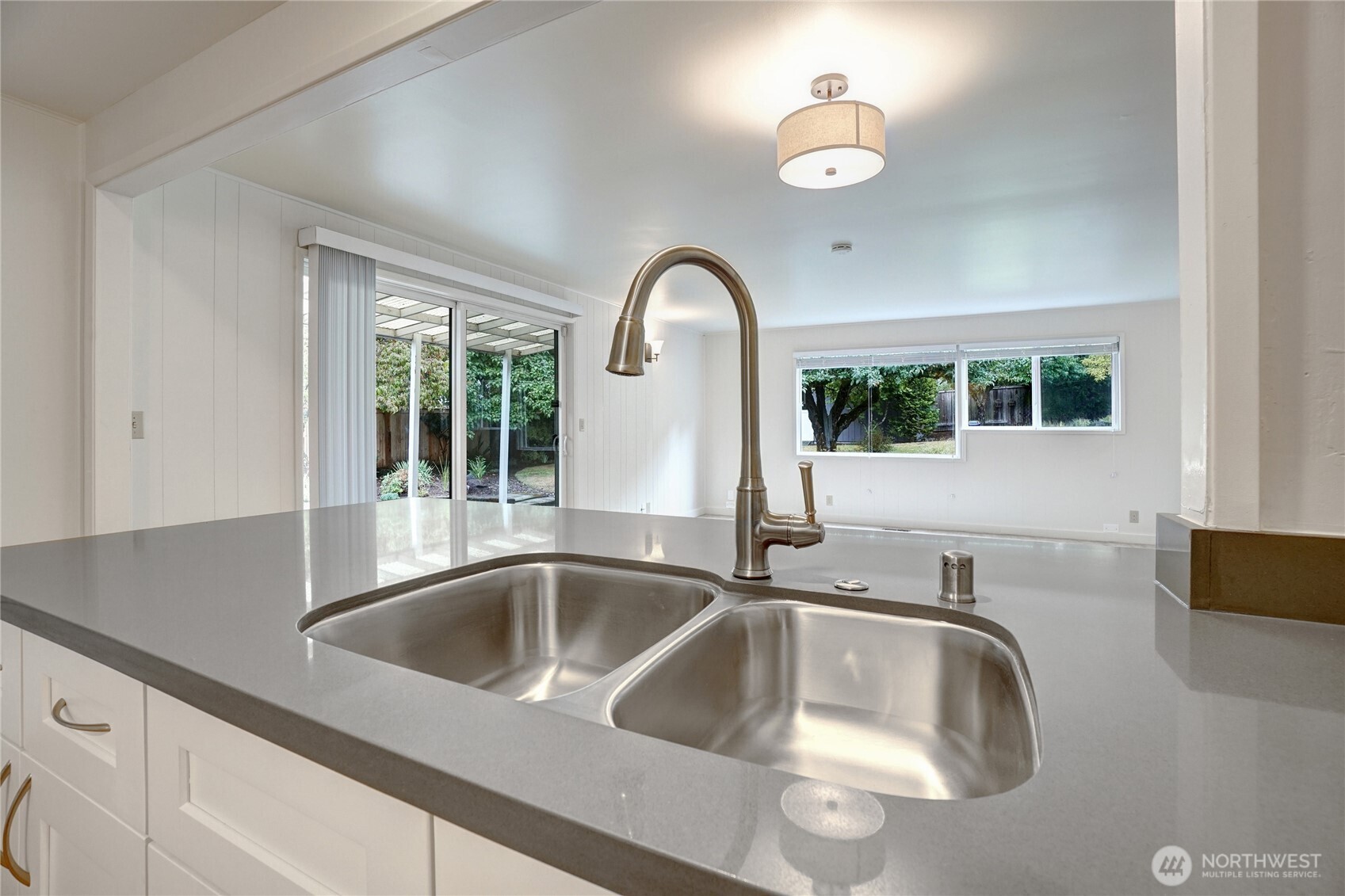 26 6th Street S, Kirkland, WA 98033