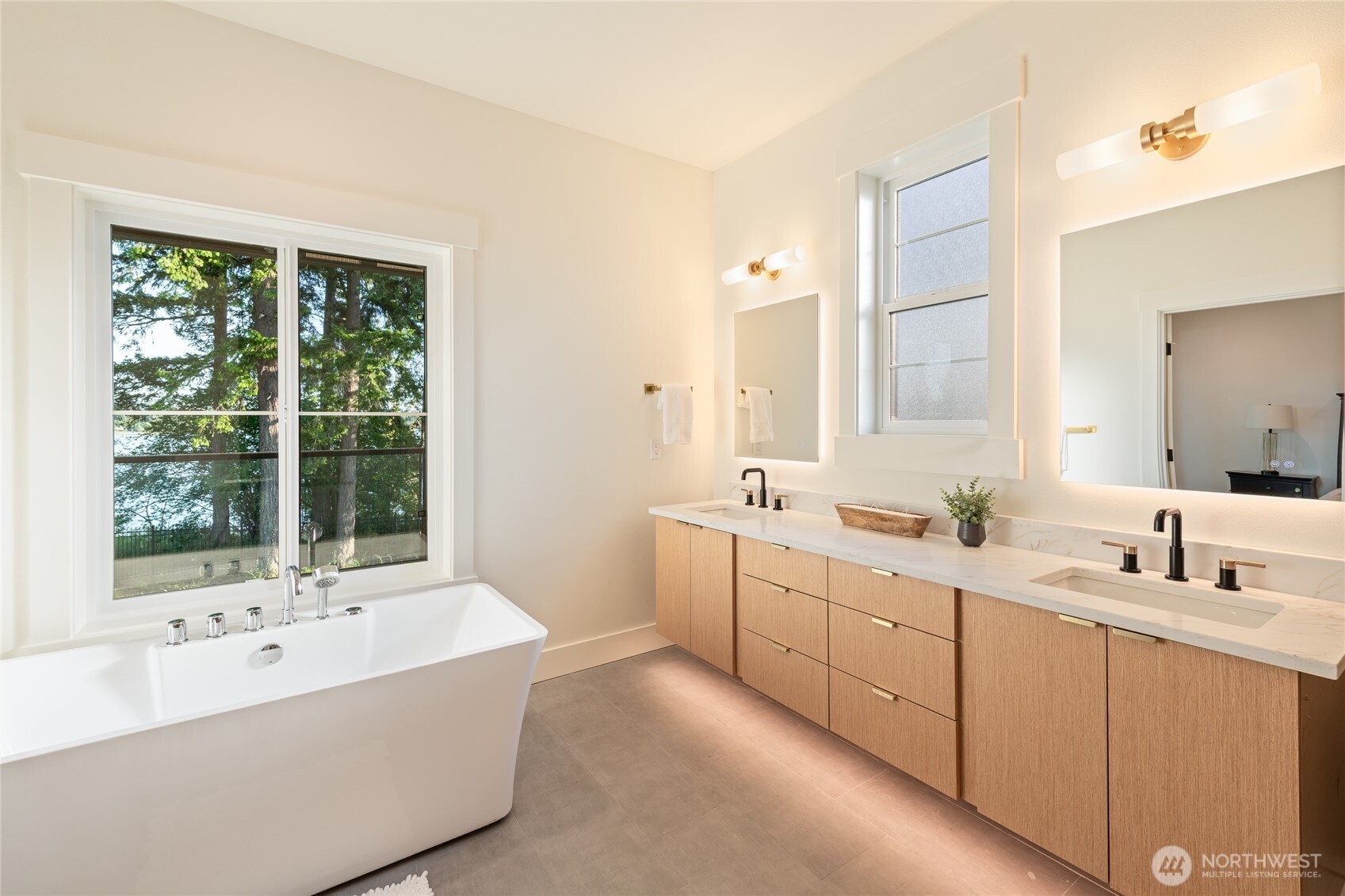 1197 Leighton Street , Blaine, WA 98230