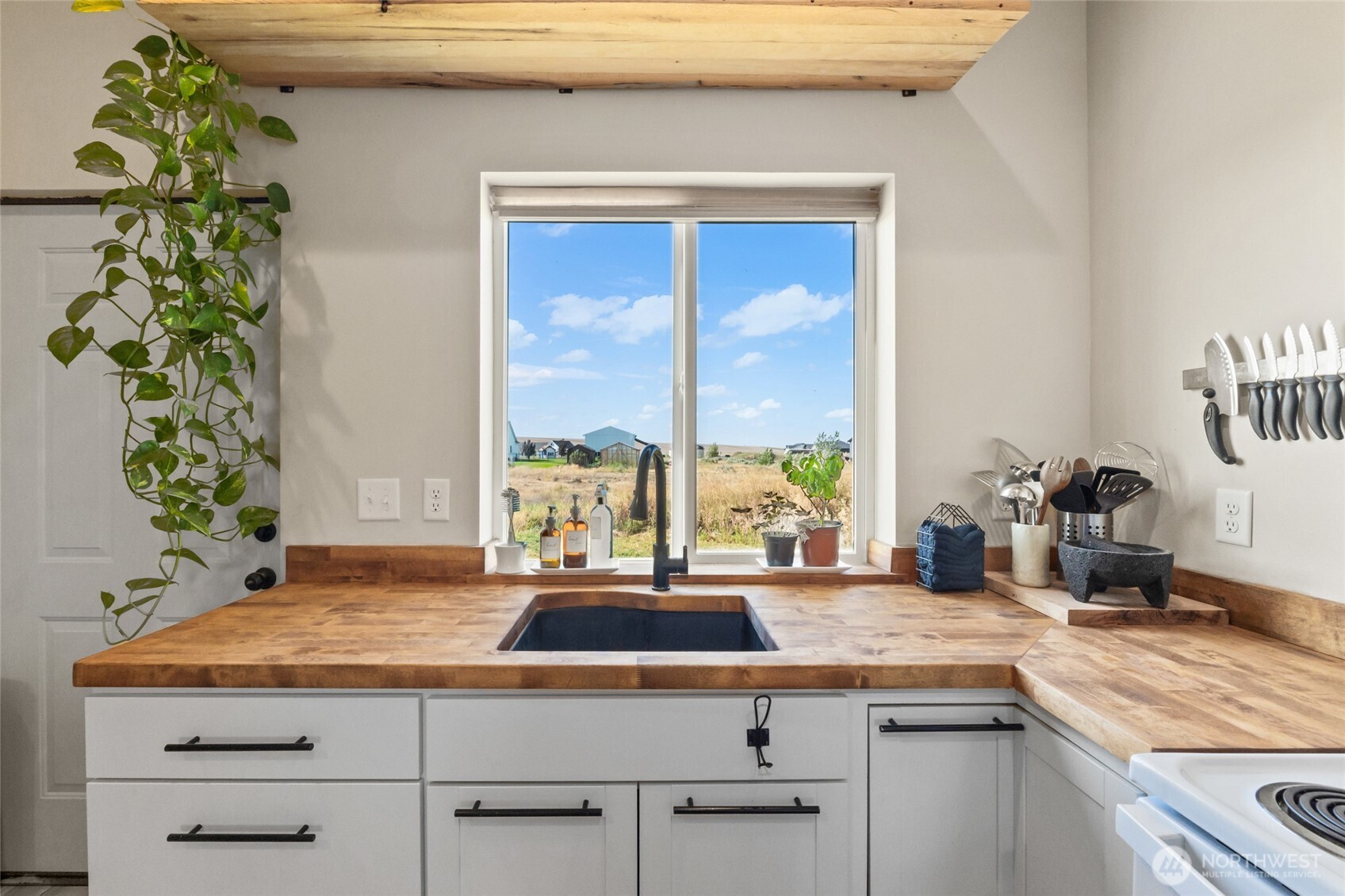 38220 Fitness Lane E, Davenport, WA 99122