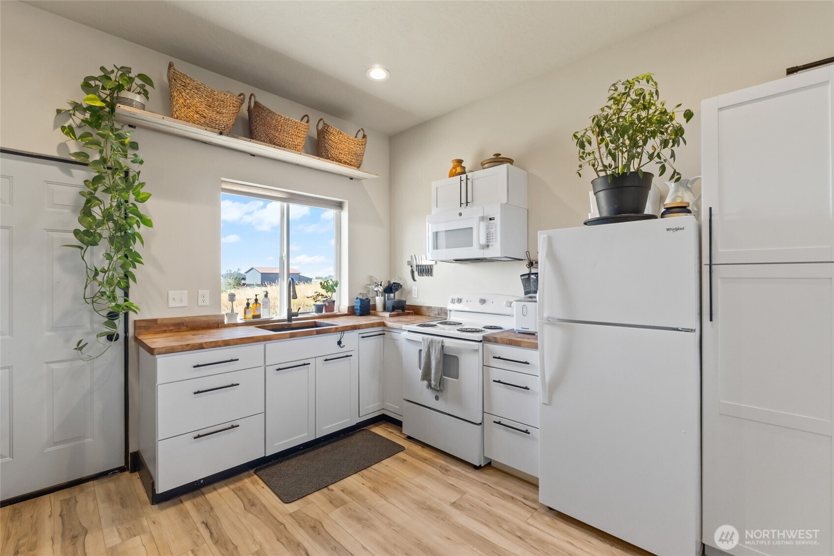 38220 Fitness Lane E, Davenport, WA 99122