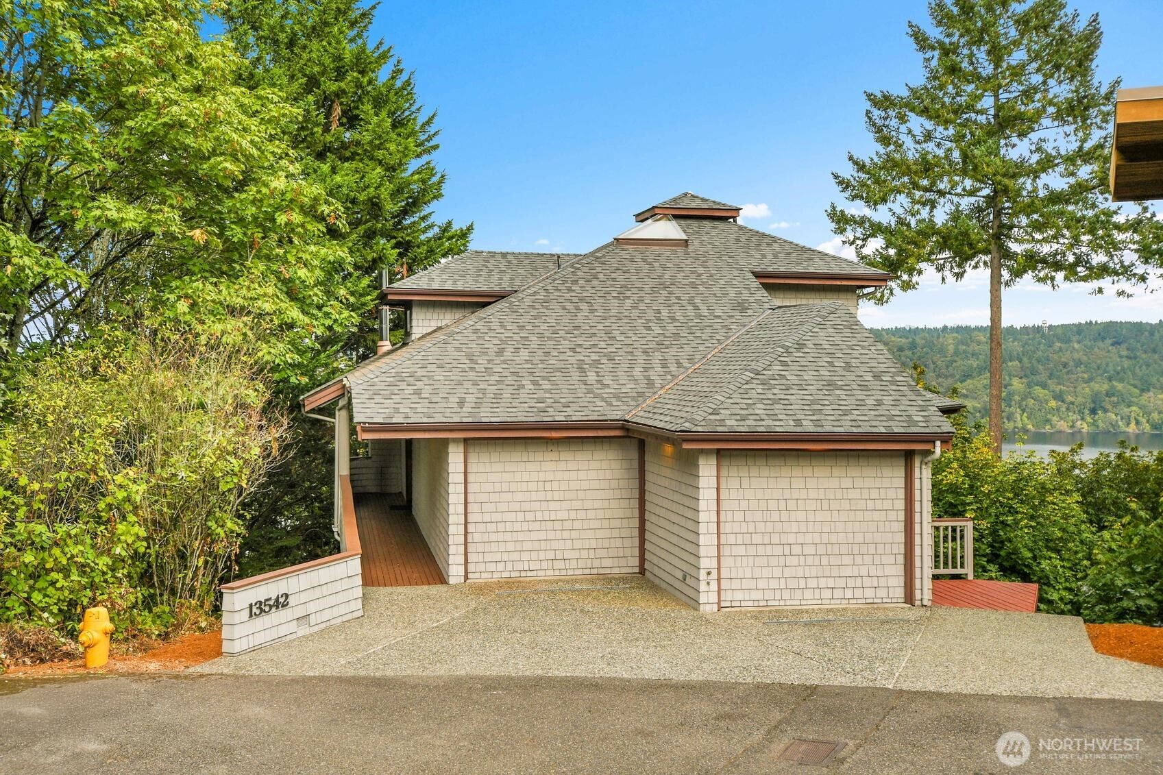 13542 40th Avenue NE, Seattle, WA 98125