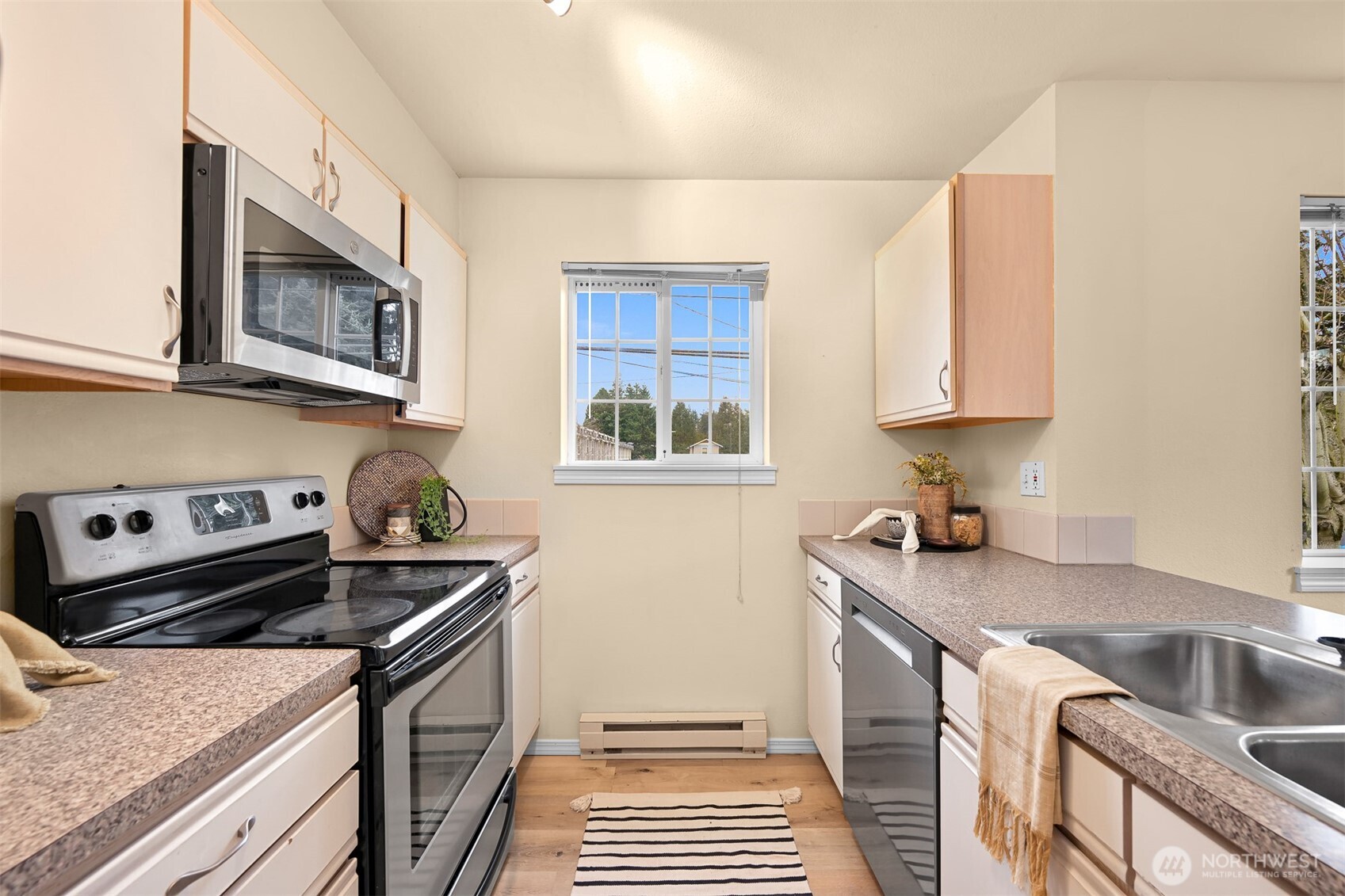 2709 W Maplewood Avenue #201, Bellingham, WA 98225