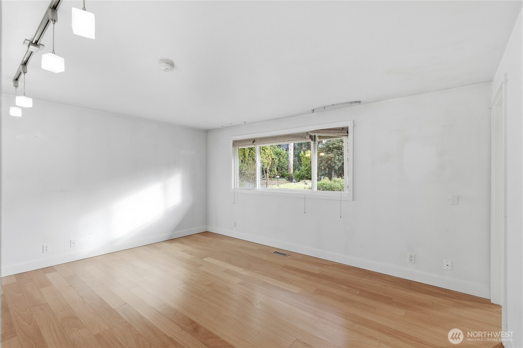 6006 105th Ave NE, Kirkland, WA 98033