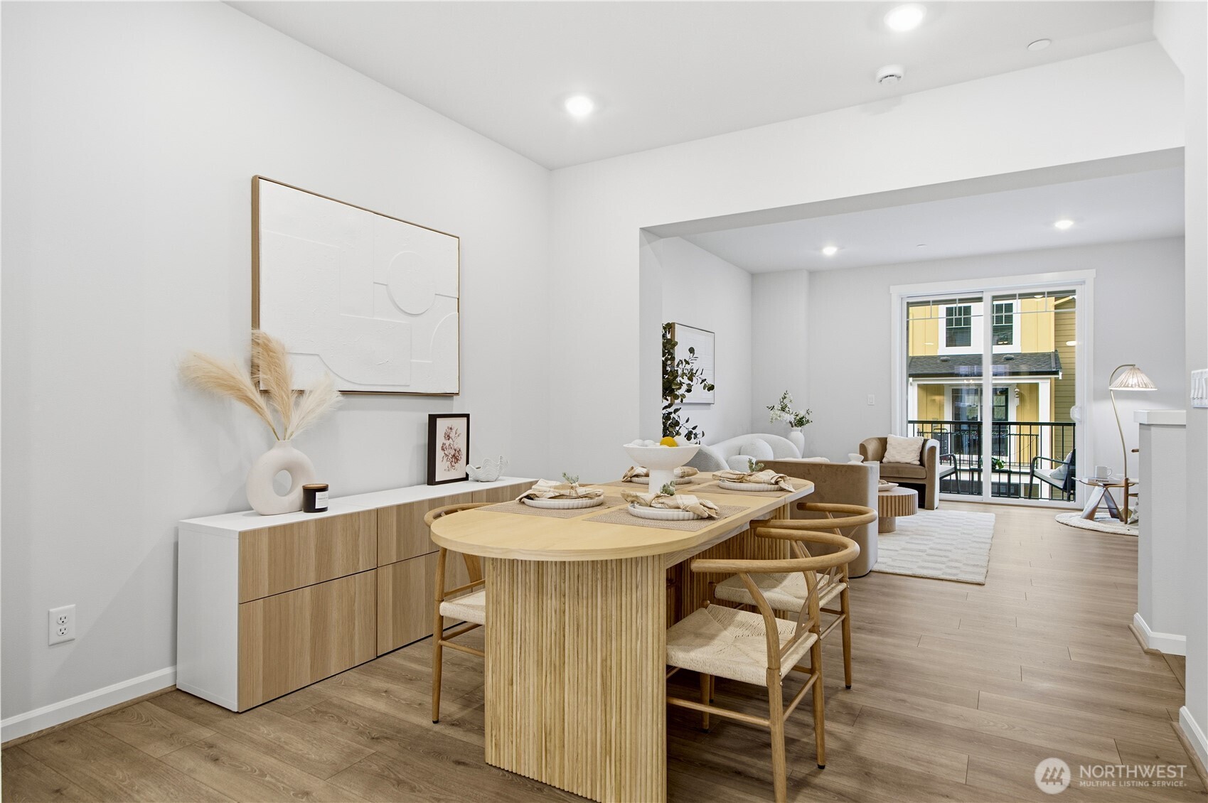 19244 NE 69th Circle #104, Redmond, WA 98052