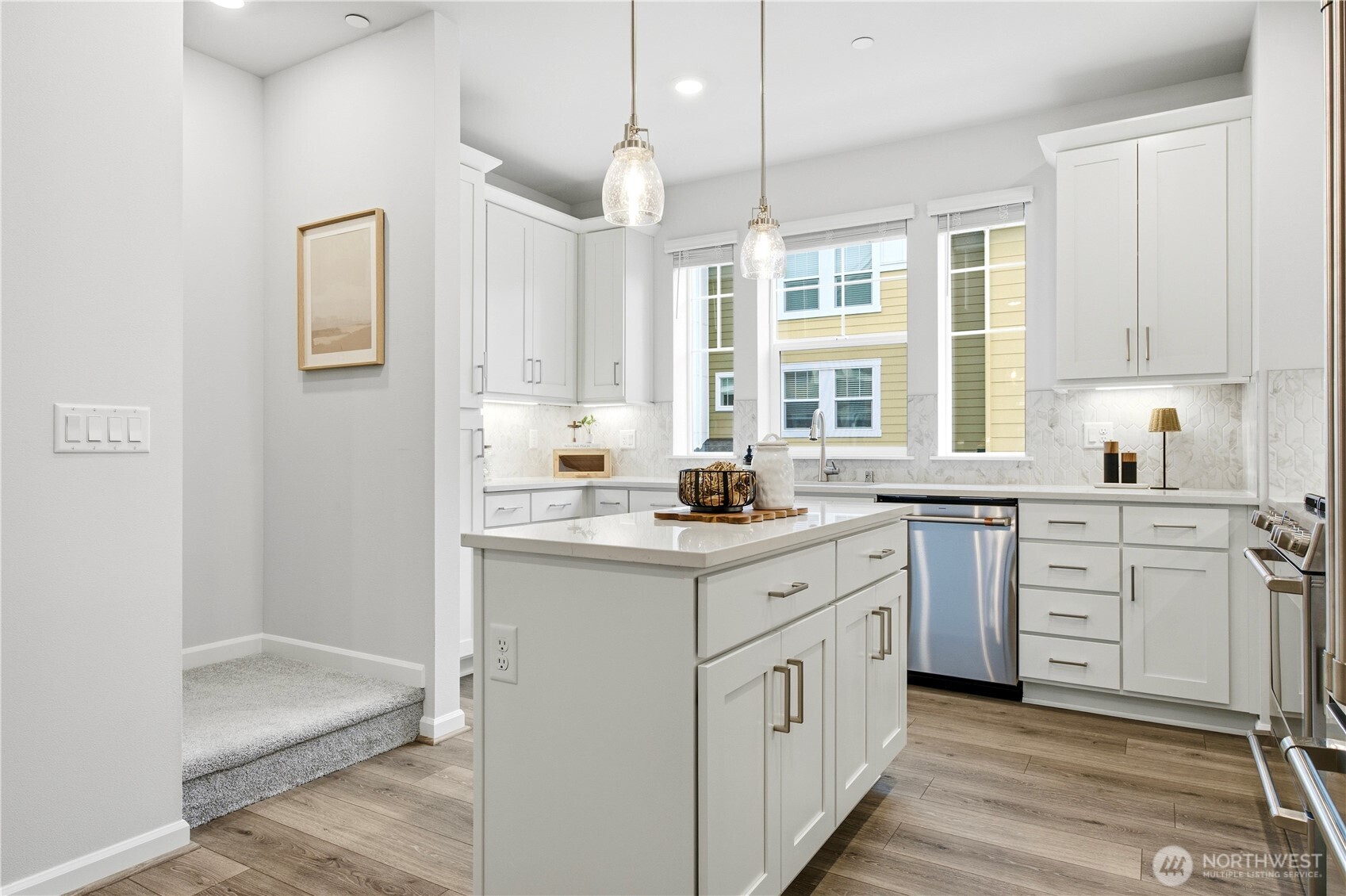 19244 NE 69th Circle #104, Redmond, WA 98052