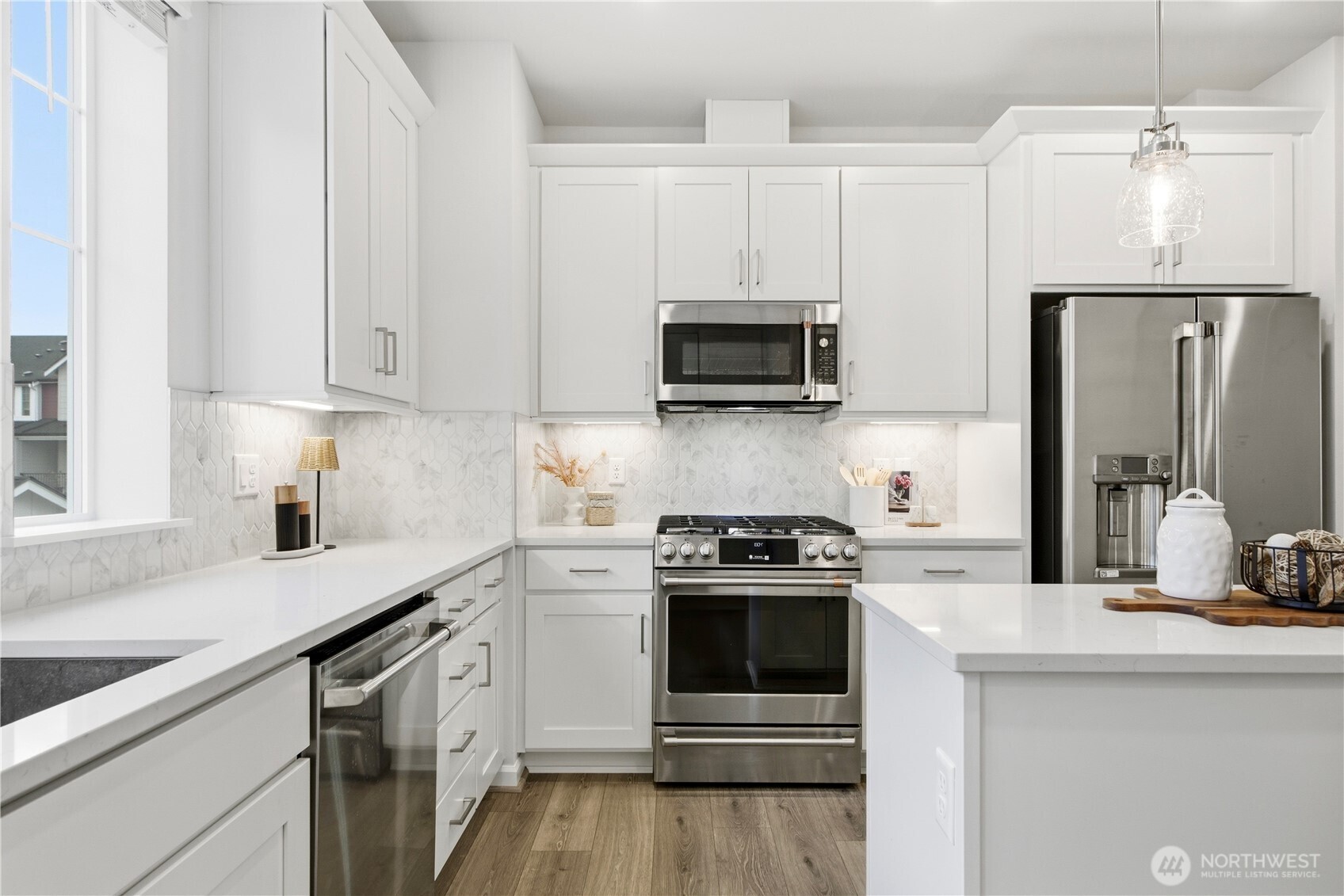 19244 NE 69th Circle #104, Redmond, WA 98052