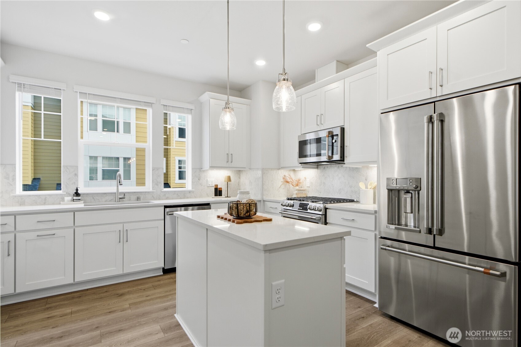 19244 NE 69th Circle #104, Redmond, WA 98052