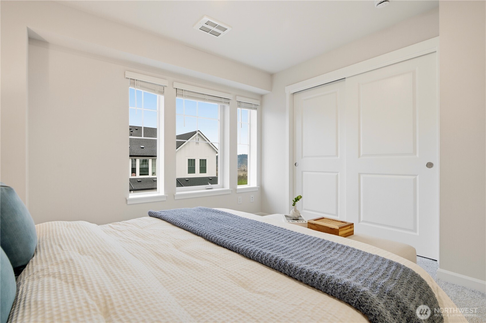 19244 NE 69th Circle #104, Redmond, WA 98052