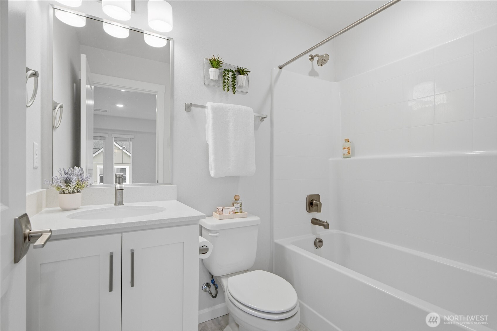 19244 NE 69th Circle #104, Redmond, WA 98052