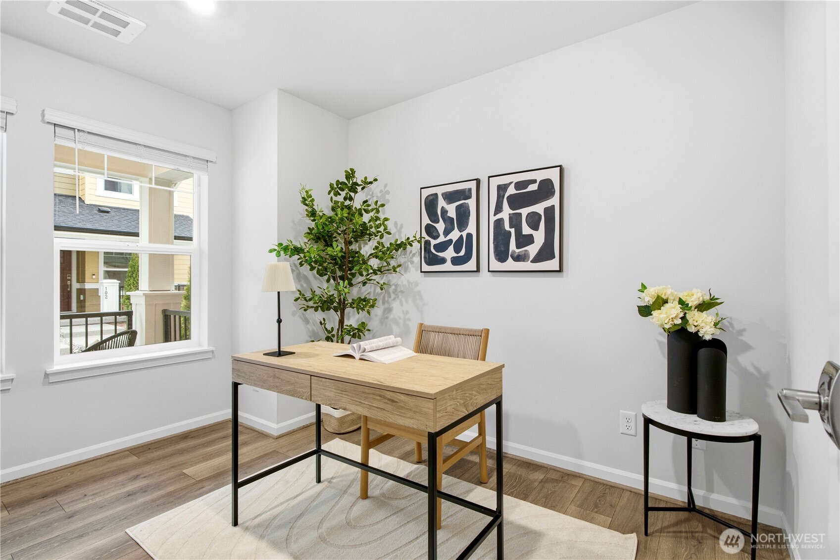 19244 NE 69th Circle #104, Redmond, WA 98052