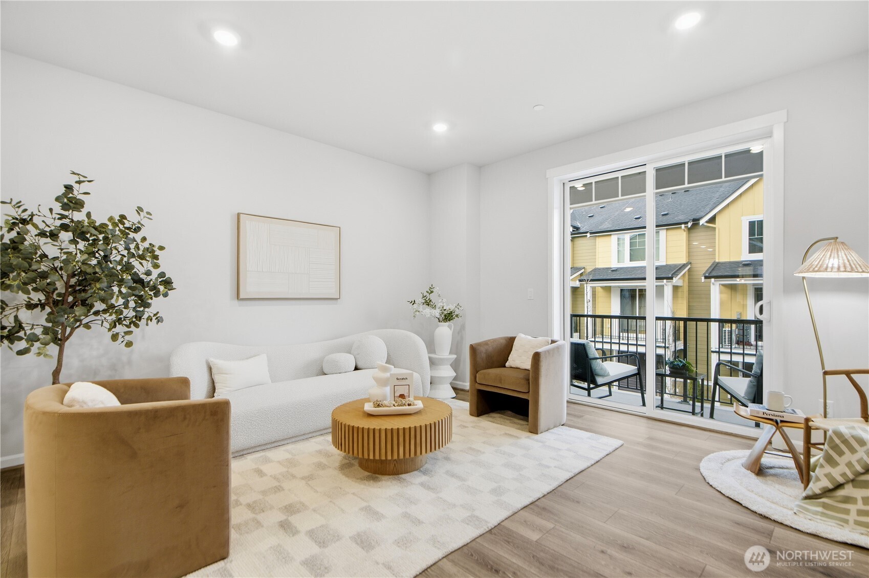 19244 NE 69th Circle #104, Redmond, WA 98052