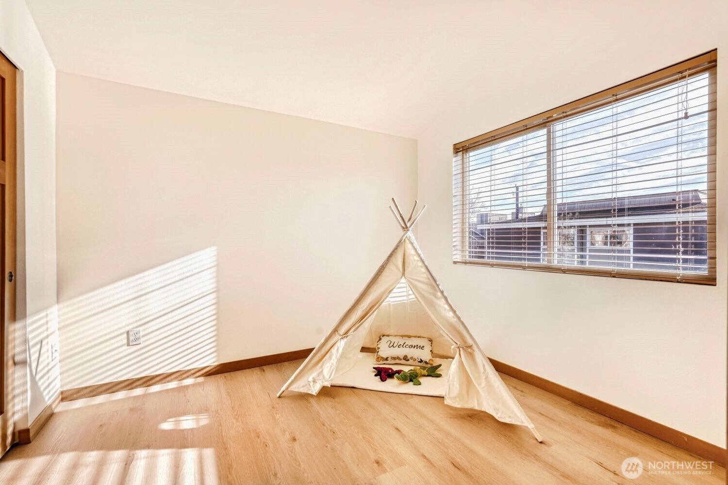 9010 18th Ave SW #A, Seattle, WA 98106