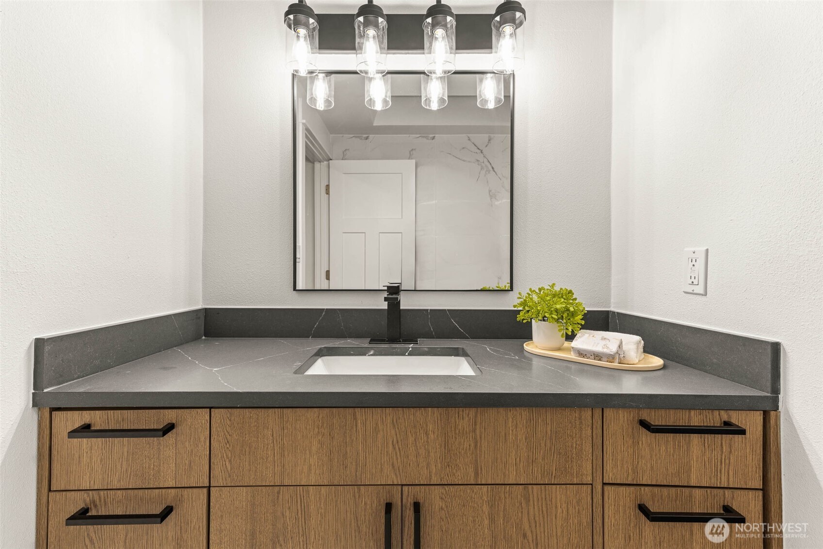 6101 Agnes Road NE, Tacoma, WA 98422