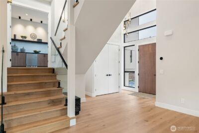 2423 129th Avenue SE, Bellevue, WA 98005 - Photo 2