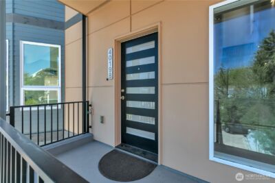4019 4th Avenue NE #B, Seattle, WA 98105 - Photo 2